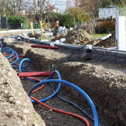 Etablering af elforsyning med kabler i jord som en del af professionelt entreprenørarbejde
