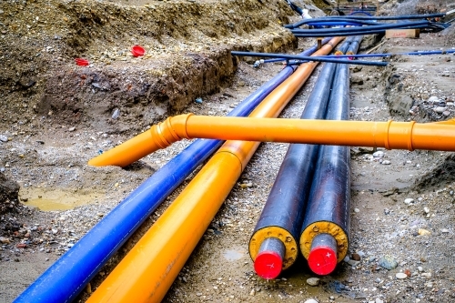 Etablering af fjernvarmeledninger udført som professionelt entreprenørarbejde