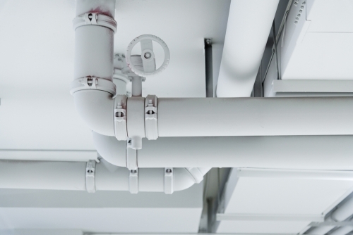 Indendørs vandledninger installeret korrekt i teknisk installation